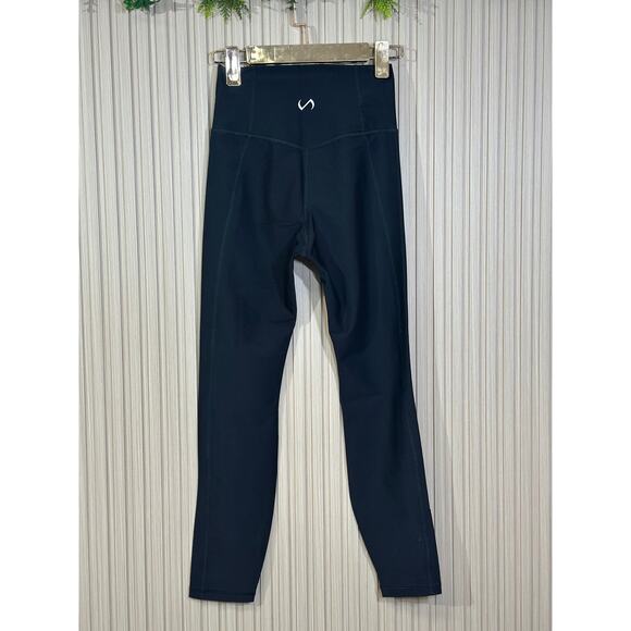 TLF Apparel Women's Black Leggings Size M - Picture 2 of 6